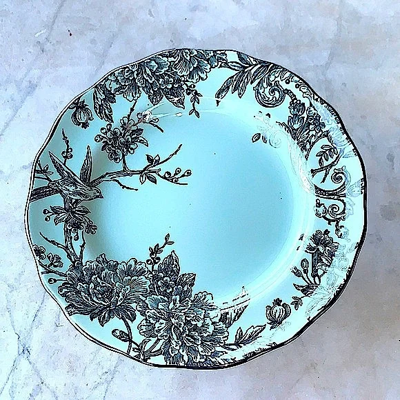 222 FIFTH ADELAIDE LIGHT GREEN SILVER ROUND PEDESTAL CAKE STAND NEW PORCELAIN Dining